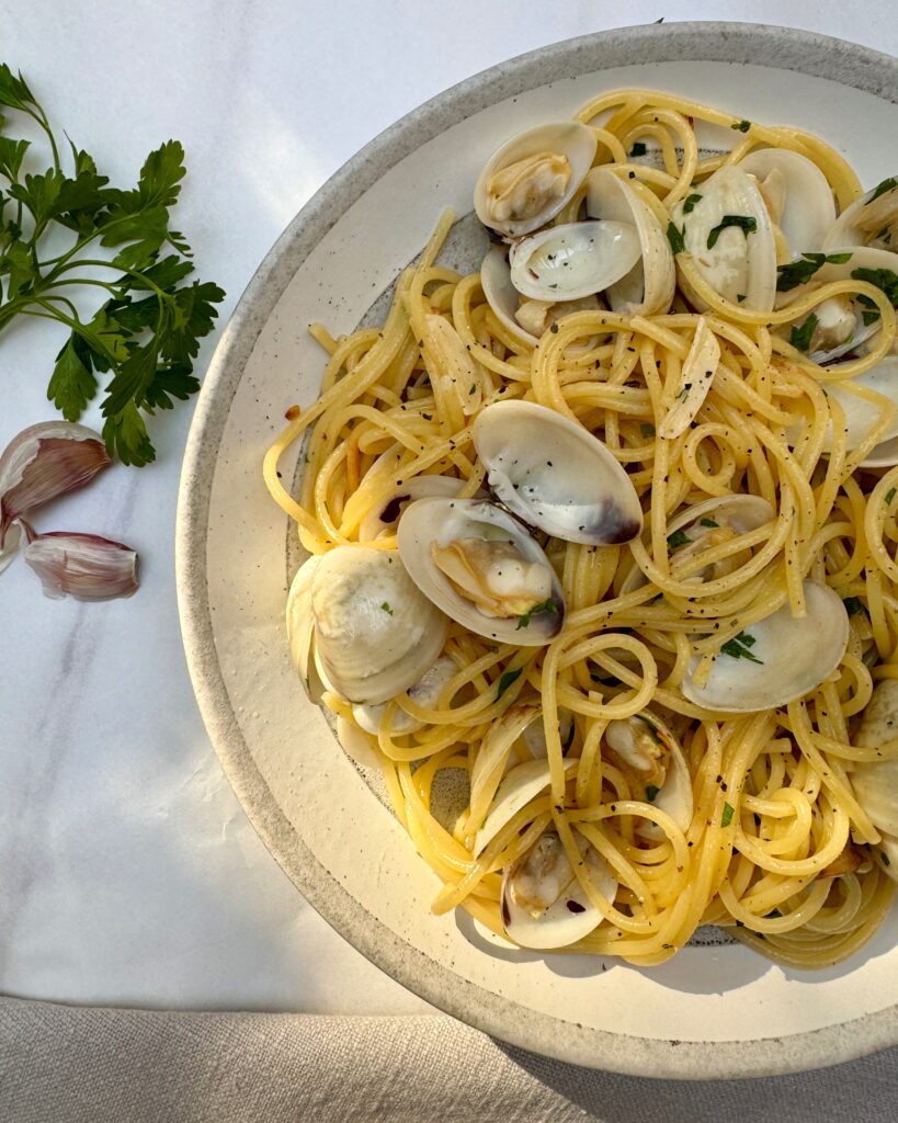 A plate with spaghetti alle vongole